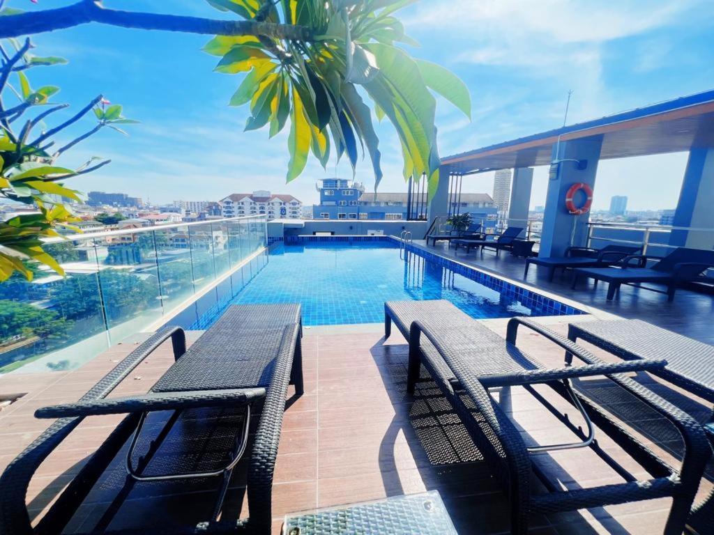 Honey Boutique Hotel Pattaya Buitenkant foto